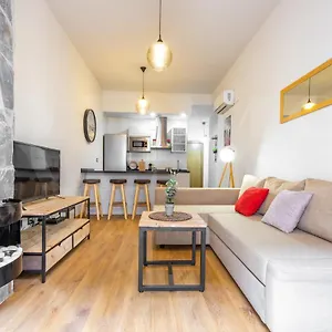  Appartement Cozy Flat With Common Pool & Parking - Center By Rems Spanje