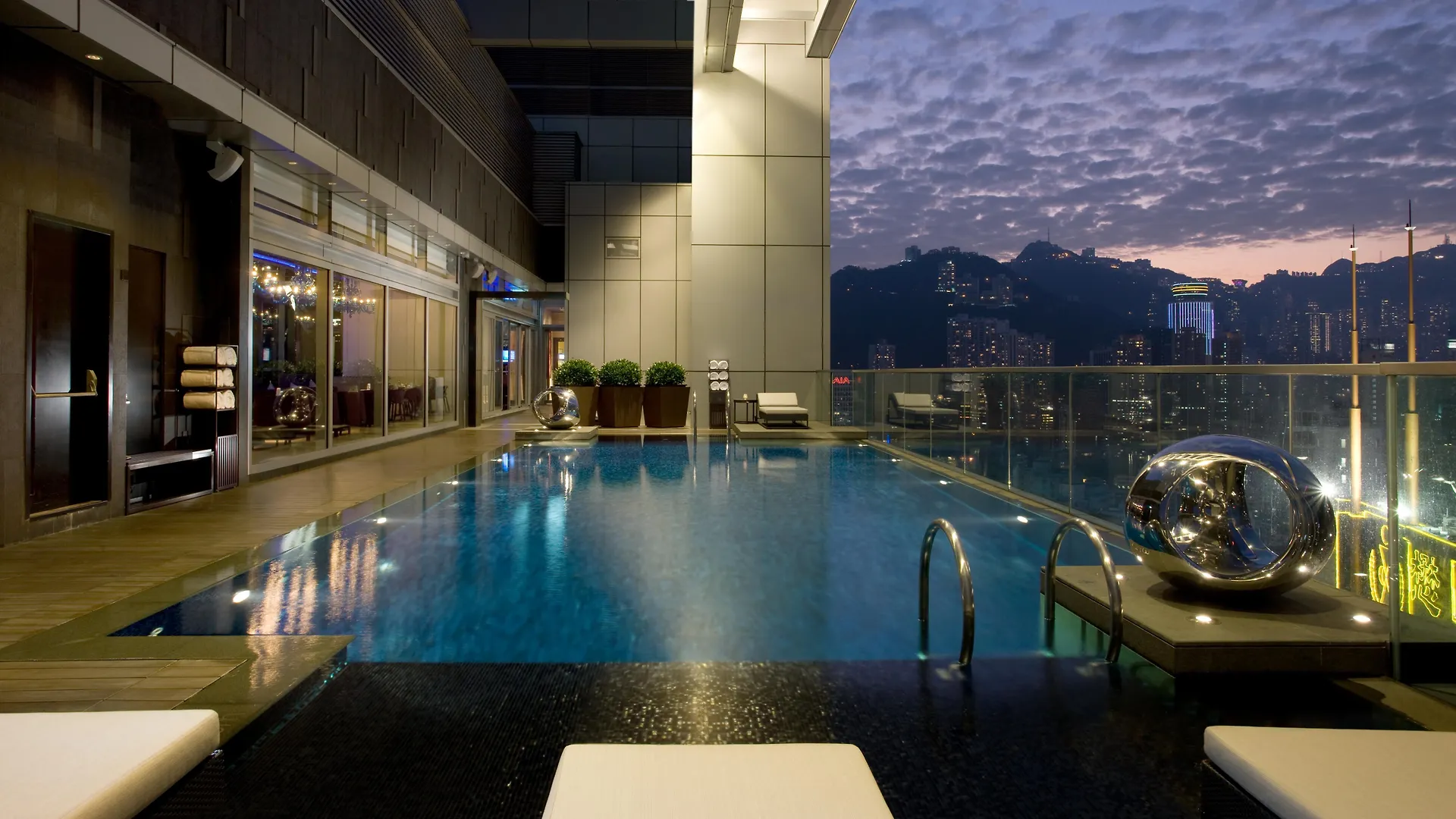 Hotel Crowne Plaza Hong Kong Causeway Bay 5*,  Chiny